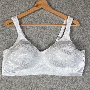Playtex 18 hour bra 4745 new in package white 48C wire free full coverage